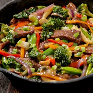 Biff Chop Suey, en wokad biff- och grönsaksrätt i en fyllig sås, perfekt att servera med ris eller nudlar