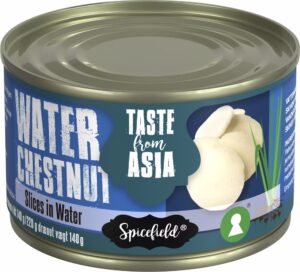 En burk med krispiga vattenkastanjer, en populär ingrediens i asiatiska rätter som wok och sallader för sin smak och textur.