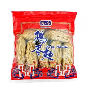En påse kinesisk äggnudlar, kokas för att sedan wokas eller serveras i underbar, värmande buljong eller sås.