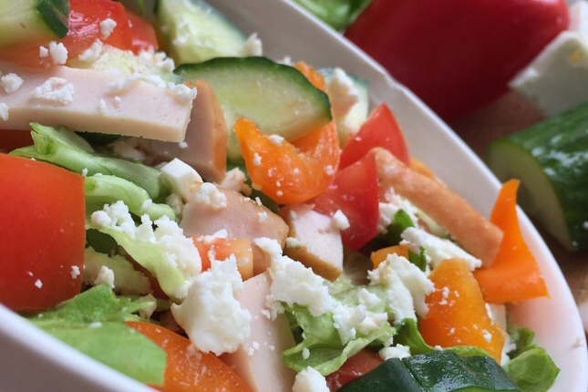 Smaakvolle Salade met Gerookte Kip en Feta
