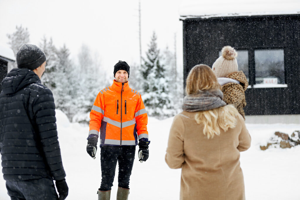 Huvudplaneraren på Bohouse möter kunden för tomtplanering