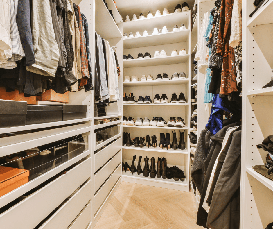 Skab det perfekte walk-in-closet