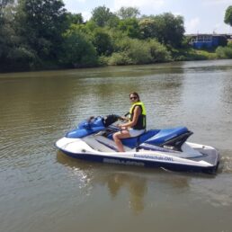 Jetski fahren auf der Weser