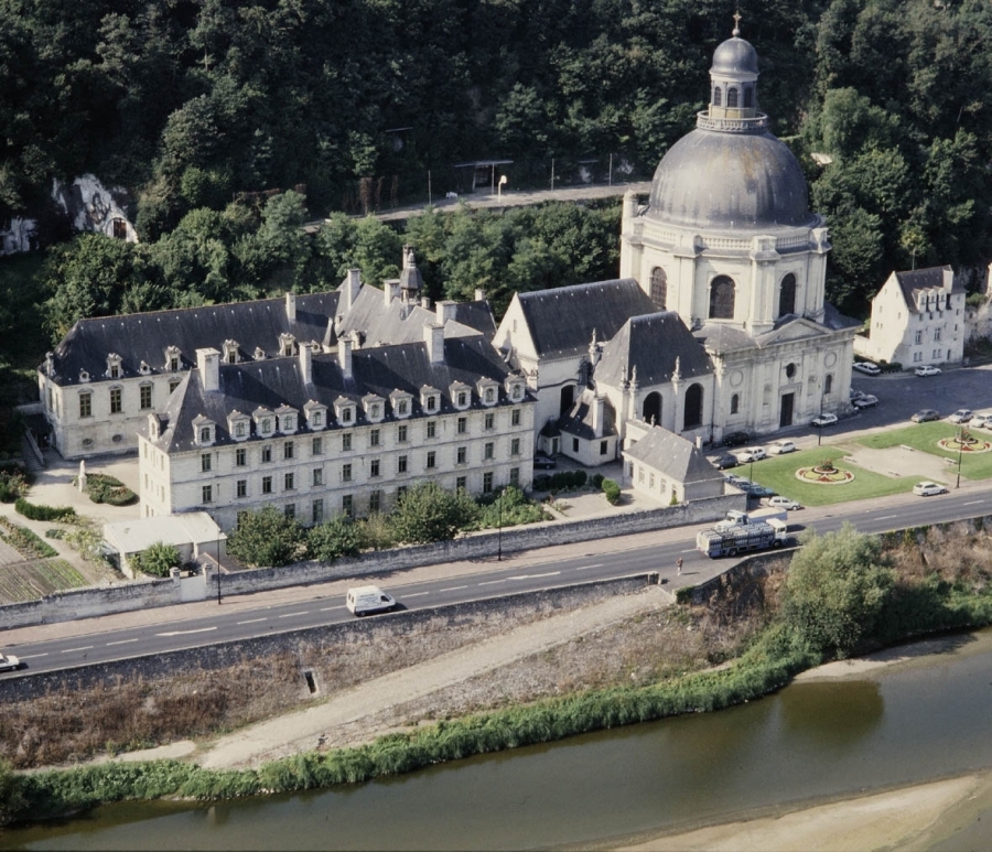 Saumur notre-dame-des-ardilliers