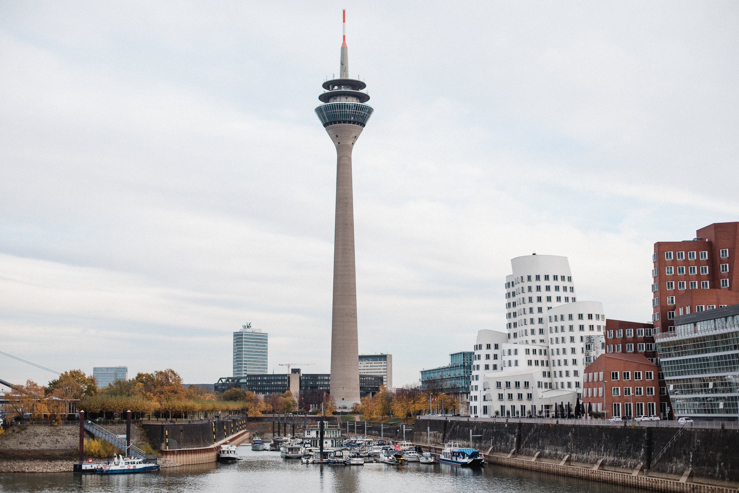 Dusseldorf - Medien hafen - Boussole magique