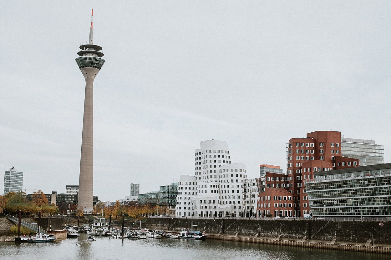 Dusseldorf - Medien hafen - Boussole magique