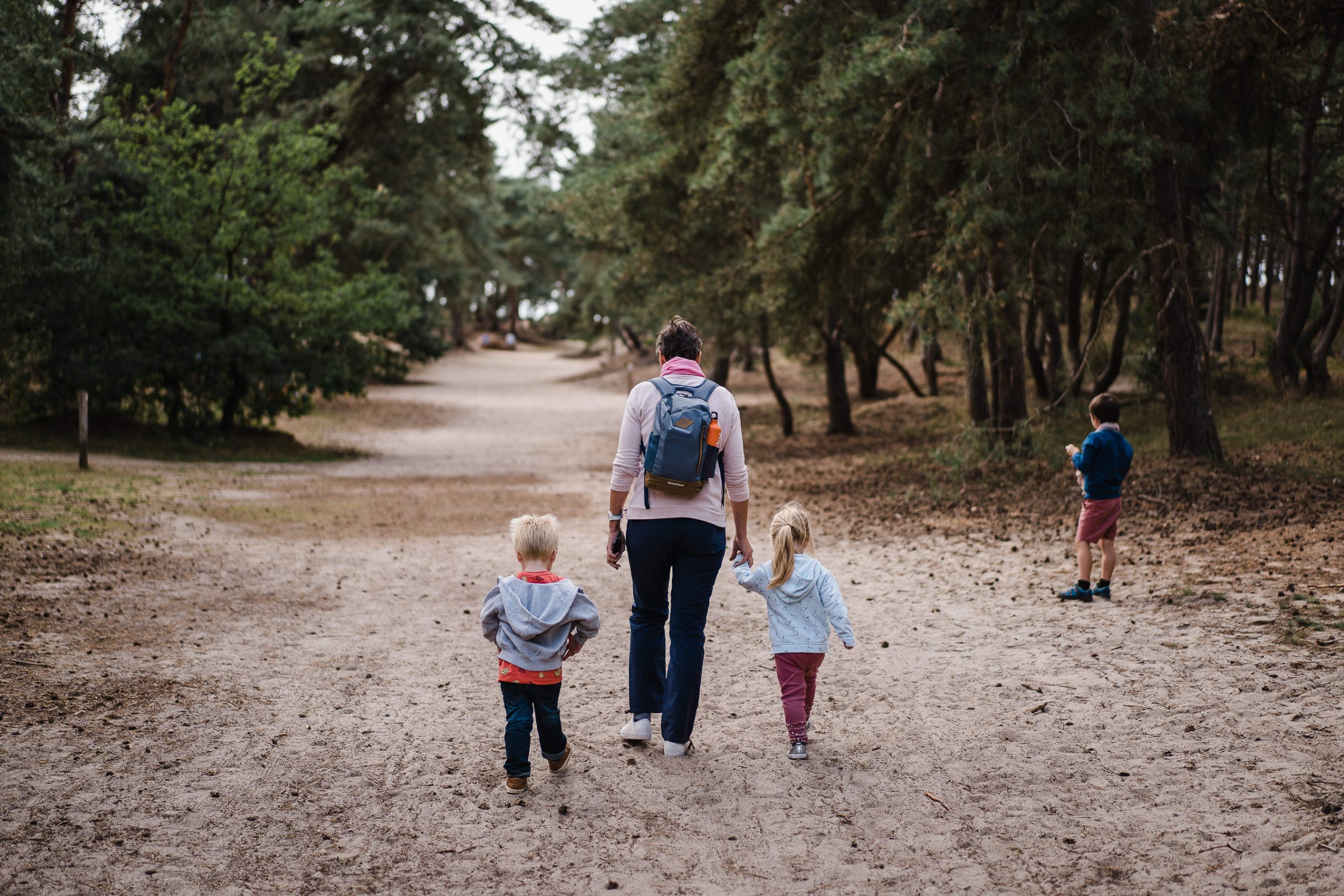 Promenade en famille au Sahara Belge