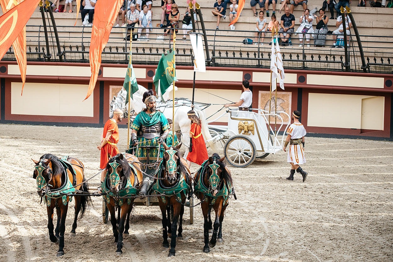 Puy du fou le signe du triomphe