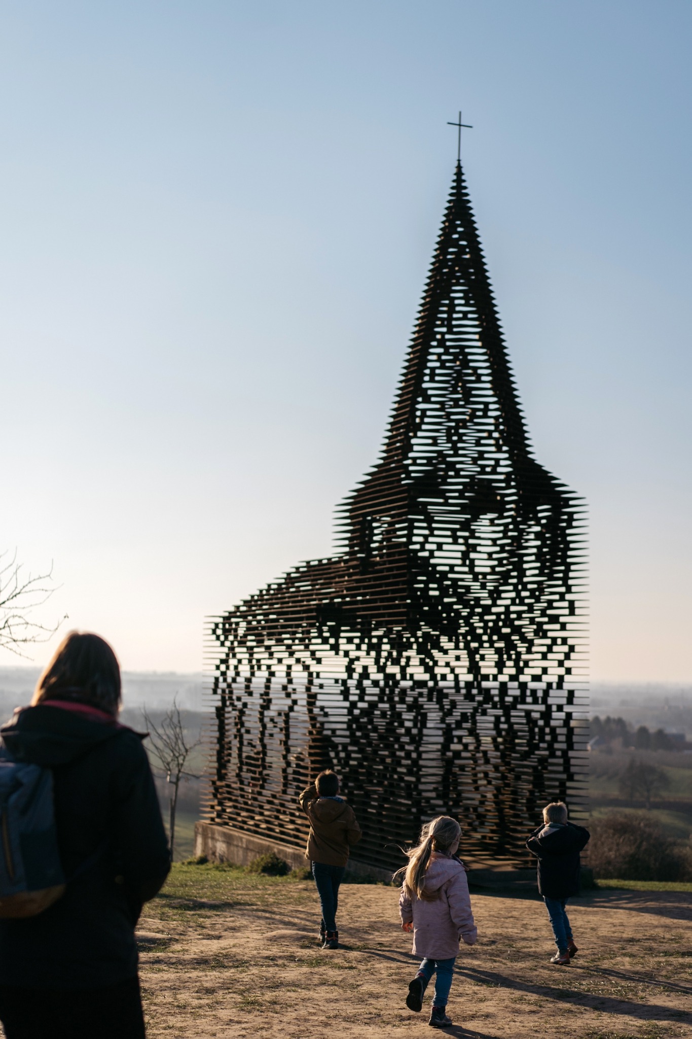 Eglise transparente insolite Looz Limbourg Belgique reading between the lines randonnée en famille