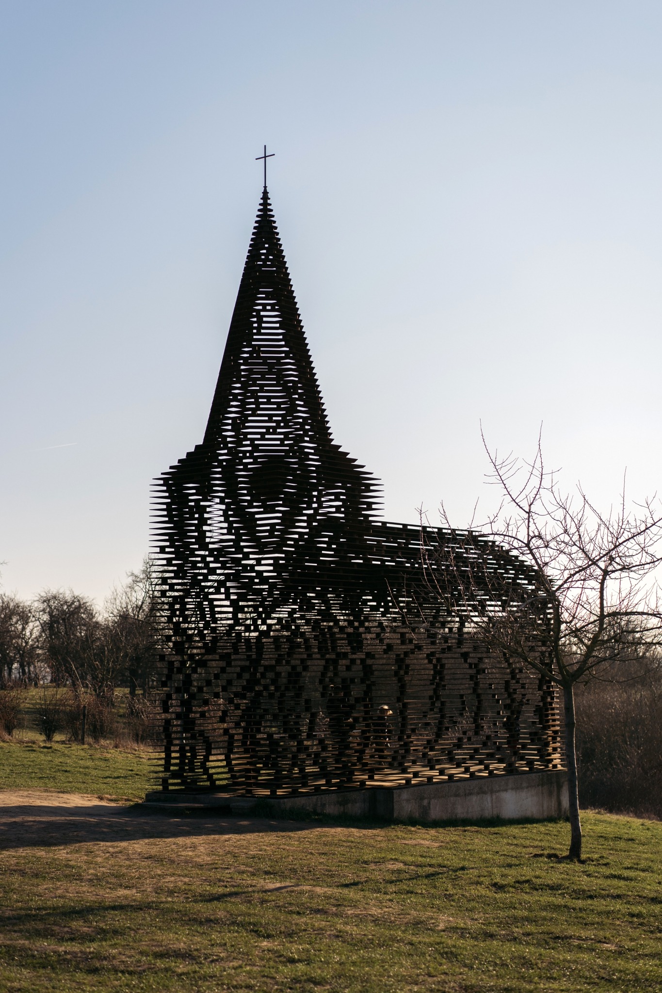 Eglise transparente insolite Looz Limbourg Belgique reading between the lines randonnée en famille