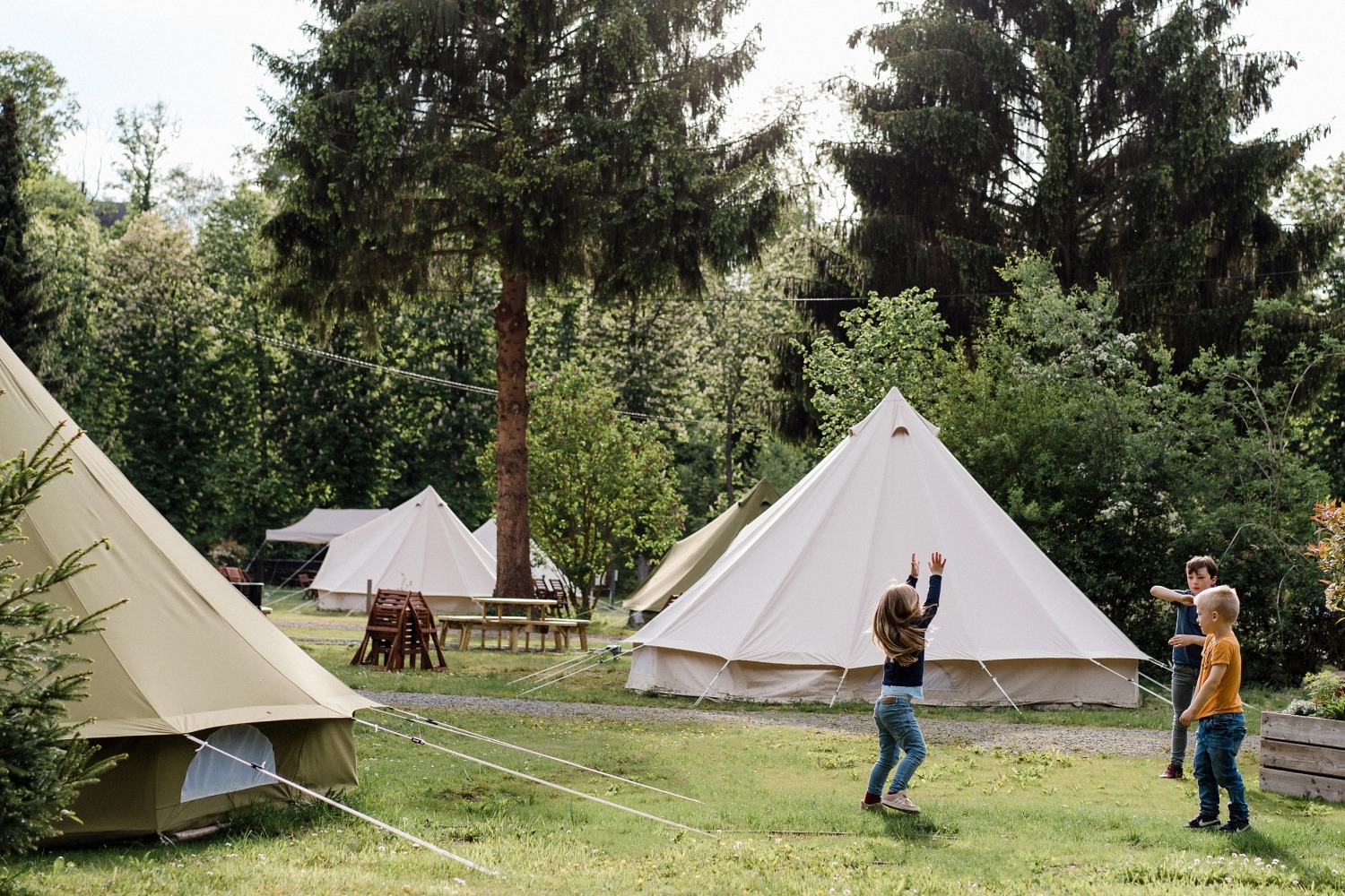 Glamping Cocoon village Grottes de Han camping belgique famille séjour parc animalier 