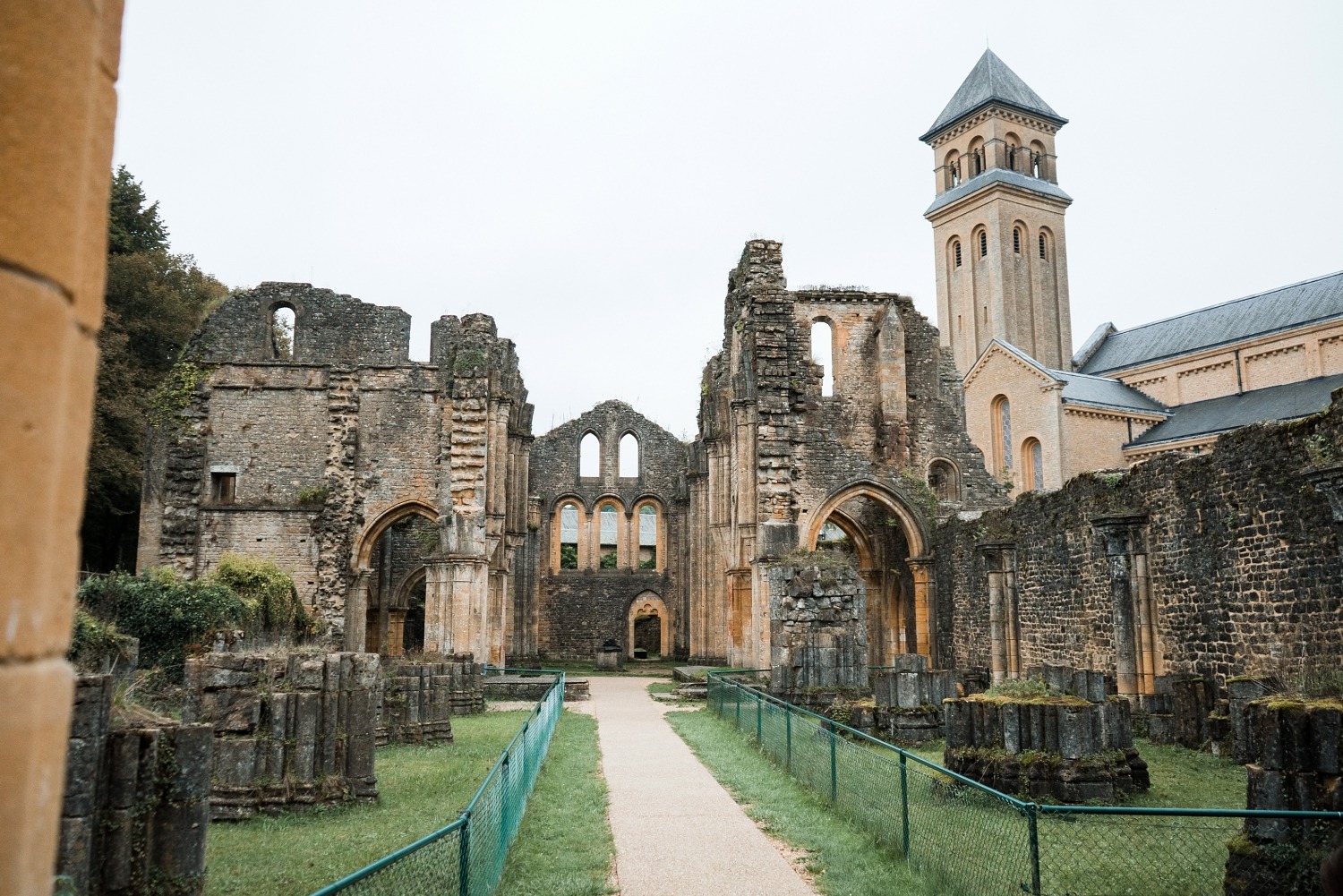 Abbaye Notre-Dame d'Orval Gaume Virton famille Wallonie Belgique brasserie bière trappiste 