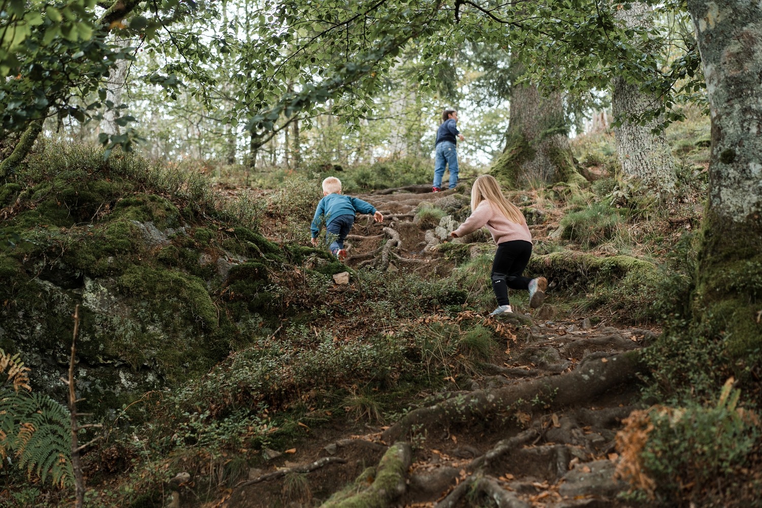 Luna & les gardiens des forêts Florenville application Totemus chasse au trésor Gaume Forêt de Muno Roche à l'appel Belgique Wallonie 