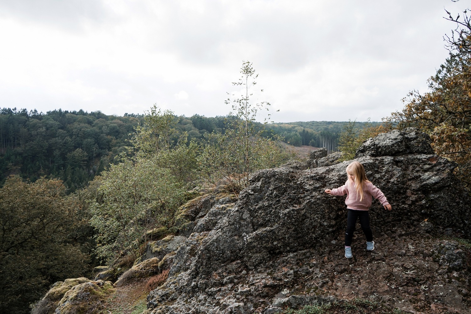 Luna & les gardiens des forêts Florenville application Totemus chasse au trésor Gaume Forêt de Muno Roche à l'appel Belgique Wallonie 