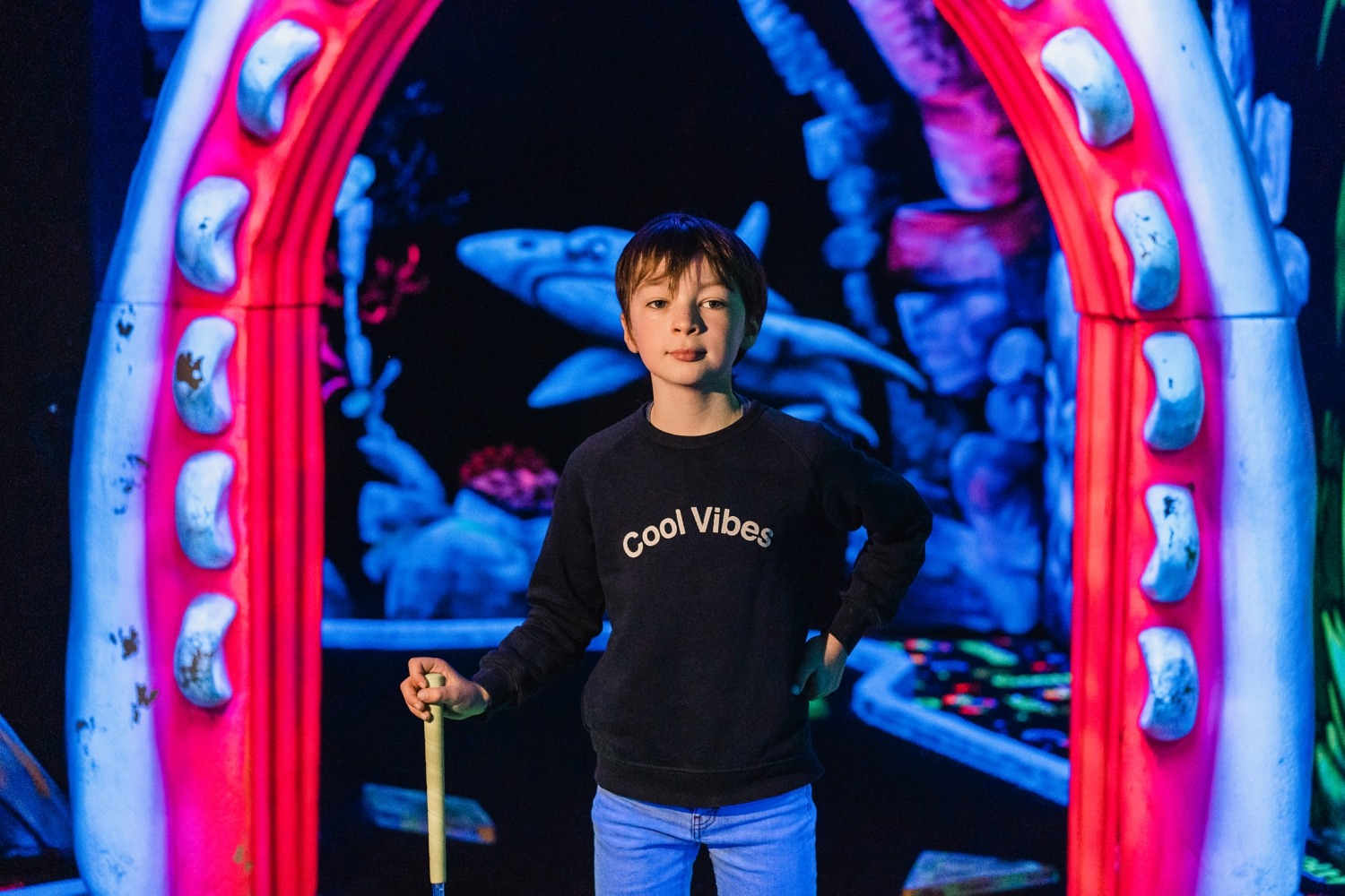 Goolfy mini golf indoor activité famille enfant insolite fluorescent funly liège