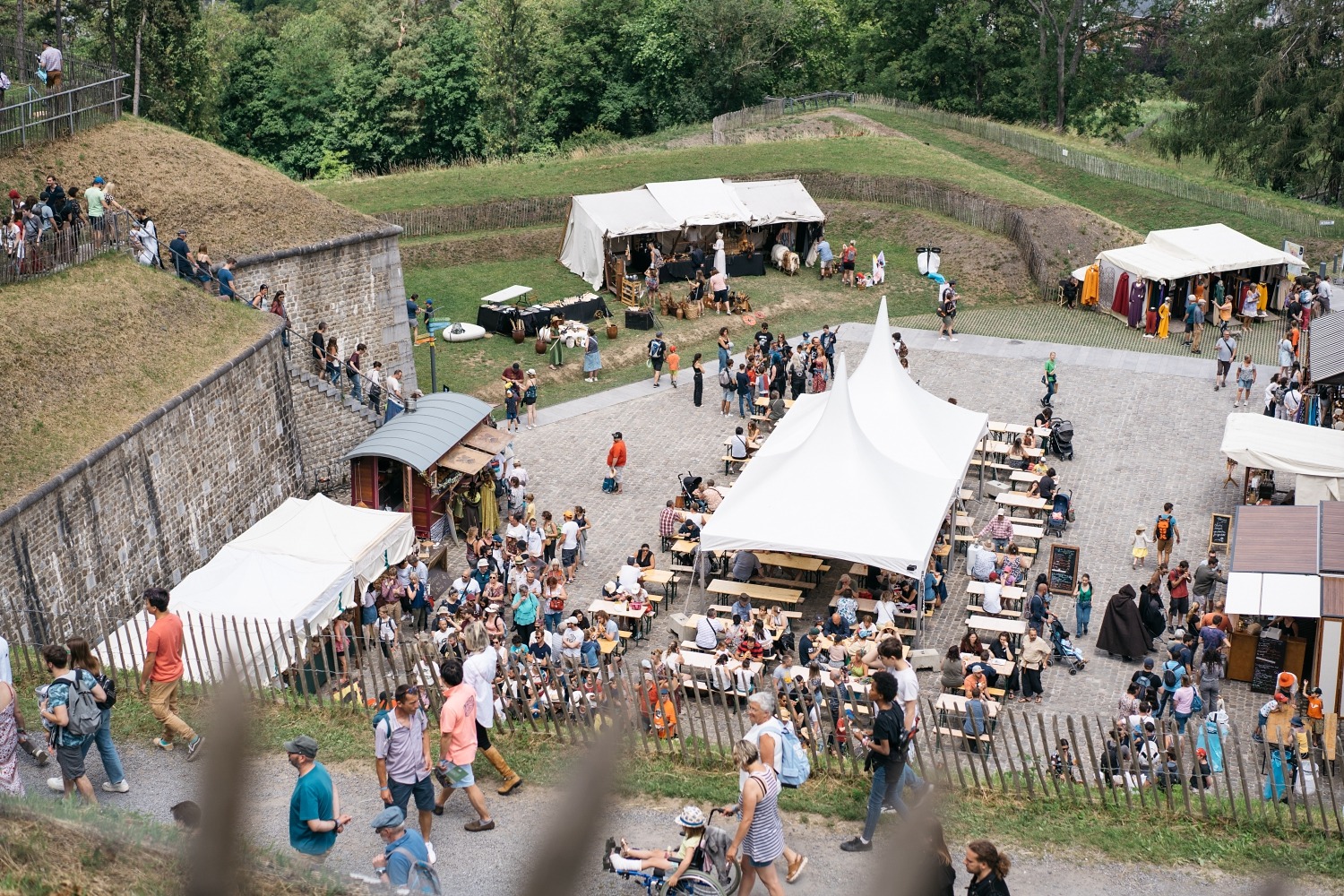 les Médiévales citadelle de namur Belgique foire médiévale moyen âge reconstitution 