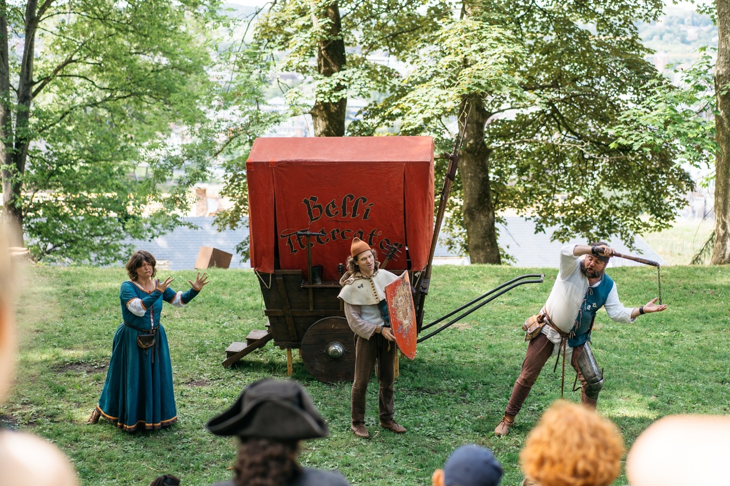 les Médiévales citadelle de namur Belgique foire médiévale moyen âge reconstitution 