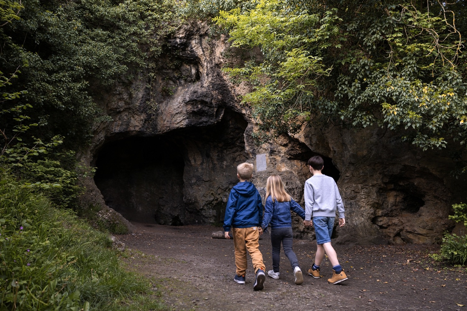 Grotte de Spy EHOS Namur Jemeppe-sur-Sambre archéologie Homme de neandertal rando forêt famille préhistoire