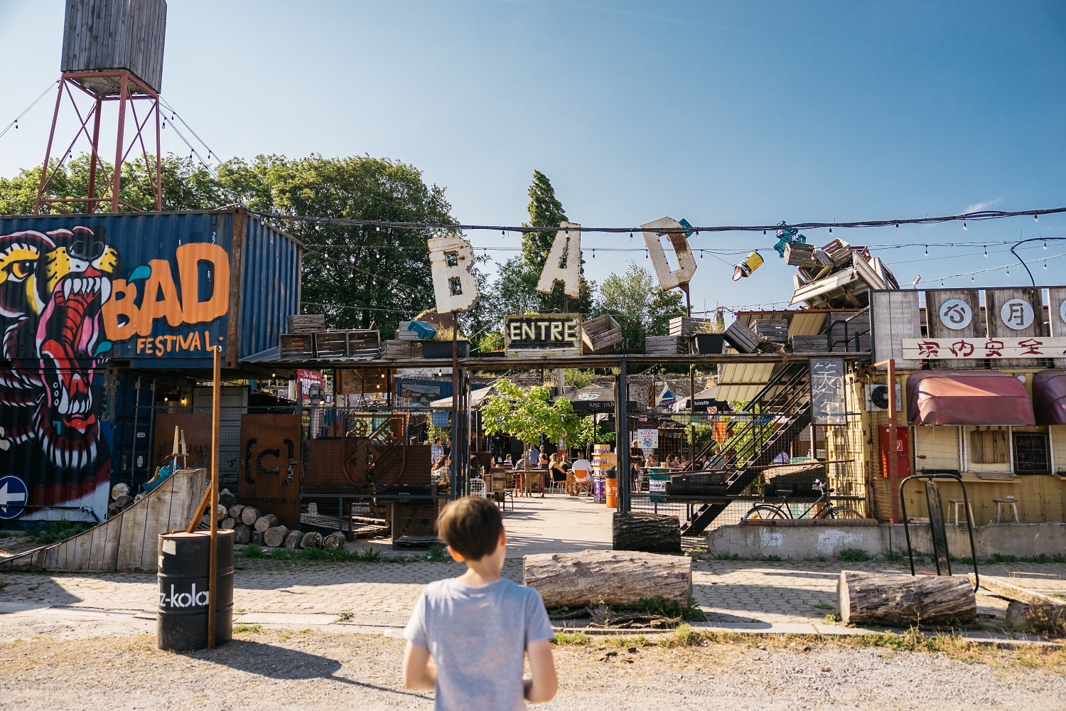 Bad festival Charleroi foodcourt Wallonie terrasse cinéma plein air concert insolite 