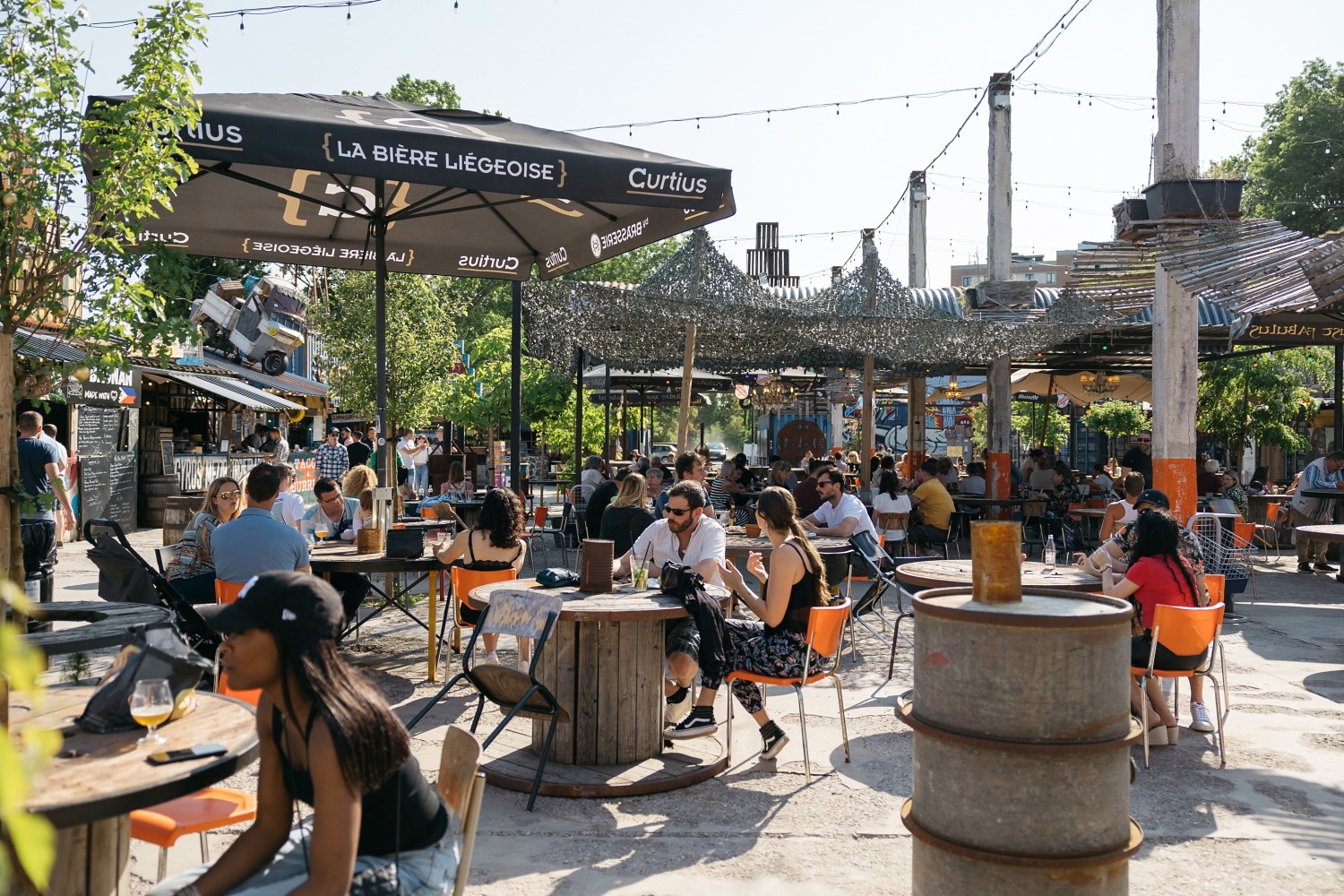 Bad festival Charleroi foodcourt Wallonie terrasse cinéma plein air concert insolite 