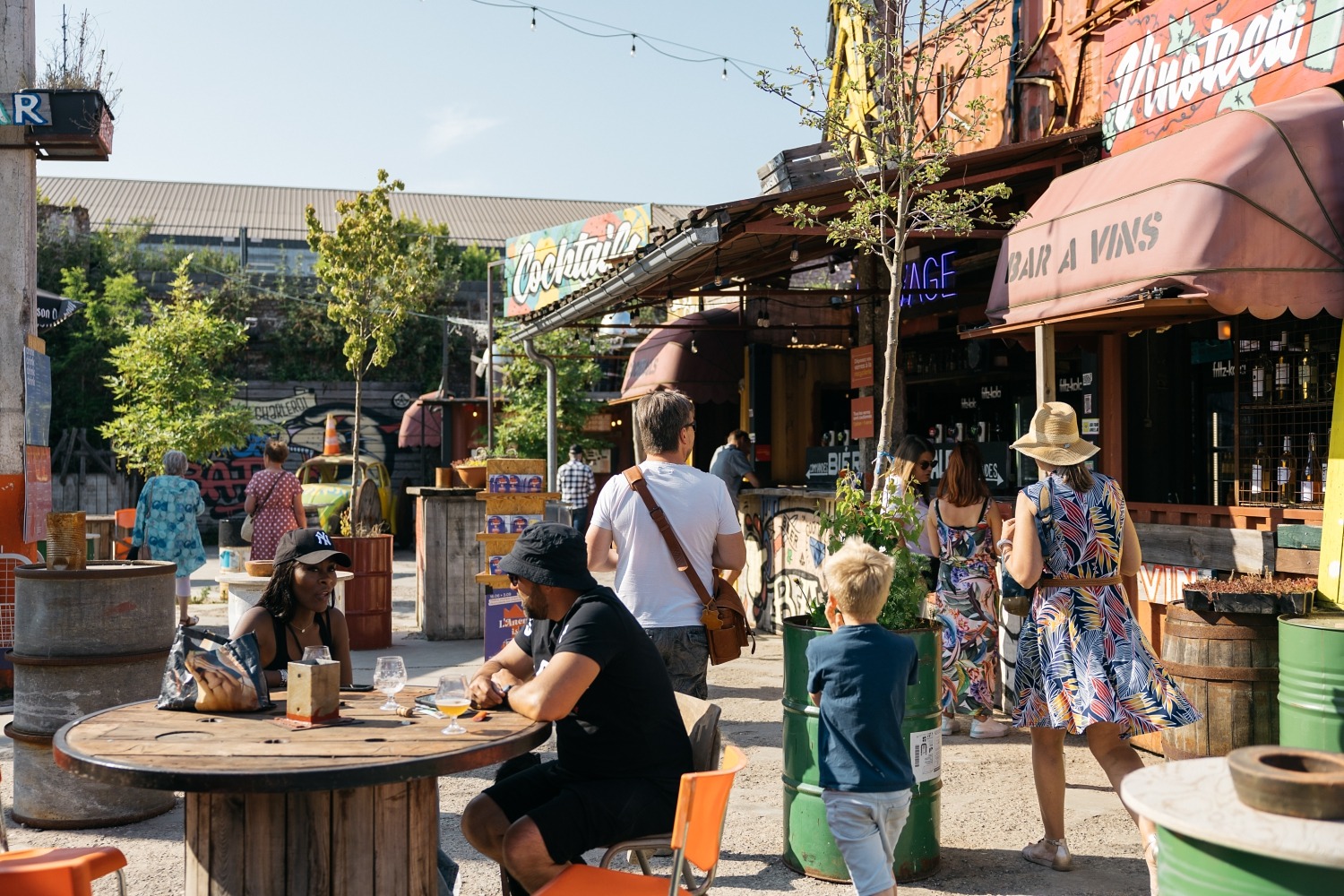 Bad festival Charleroi foodcourt Wallonie terrasse cinéma plein air concert insolite 