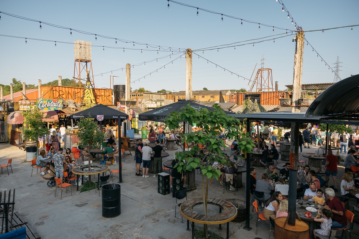 Bad festival Charleroi foodcourt Wallonie terrasse cinéma plein air concert insolite 