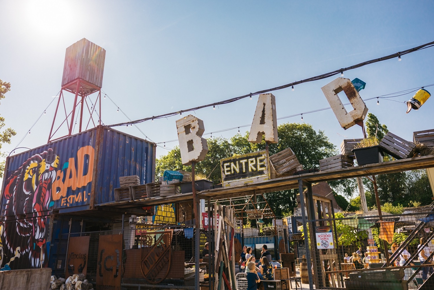 Bad festival Charleroi foodcourt Wallonie terrasse cinéma plein air concert insolite 