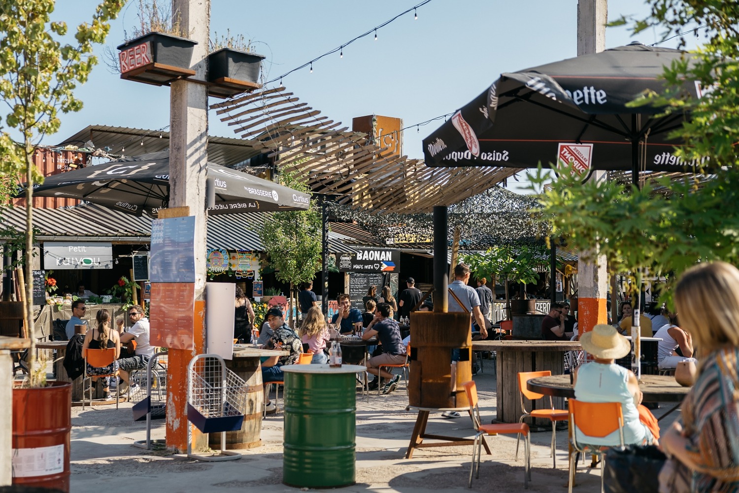 Bad festival Charleroi foodcourt Wallonie terrasse cinéma plein air concert insolite 