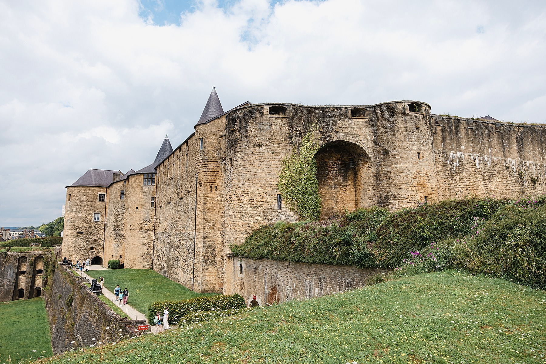 Chateau fort Sedan France médiéval famille enfant spectacle