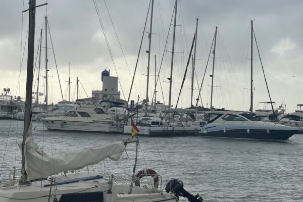 IT_Support_For_Yachts_Netflix_WIFI IT_Support_For_Yachts_SONOS_WIFI_Playstation_Netflix_Remote