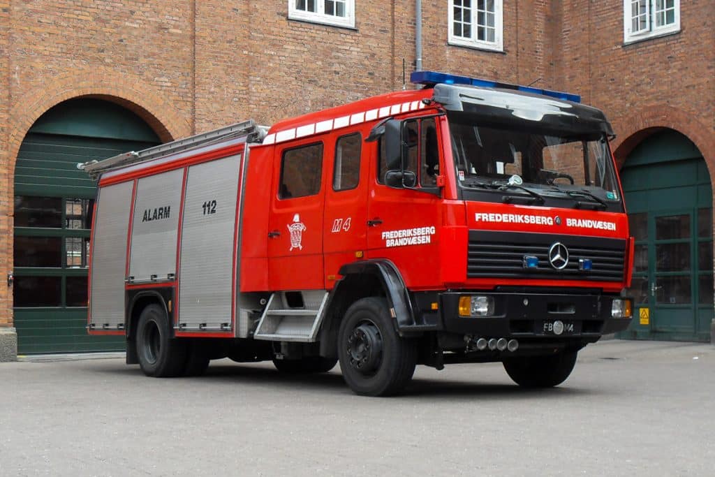 Forsiden af Vi melder fra! Nr. 1/10, som viser Frederiksberg Brandvæsens M-4 i brandstationens gård.