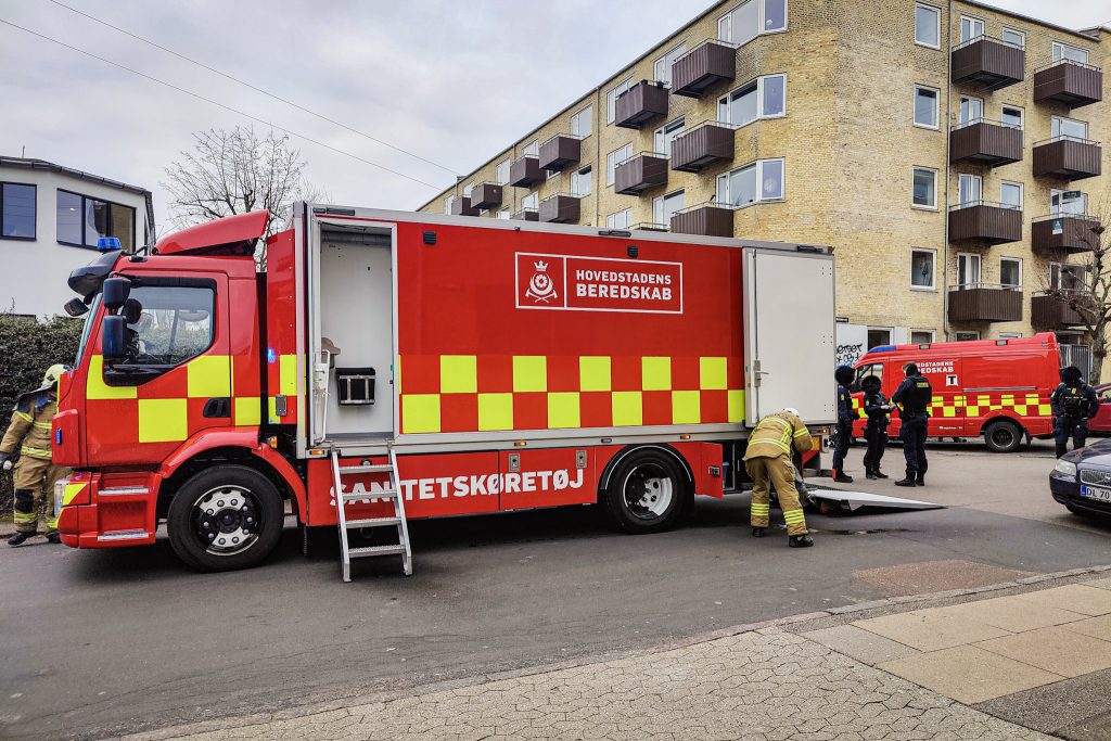 Sanitetskøretøjet indsat ved en lejlighedsbrand i Københavns nordvestkvarter. Foto: Tony Frimodt