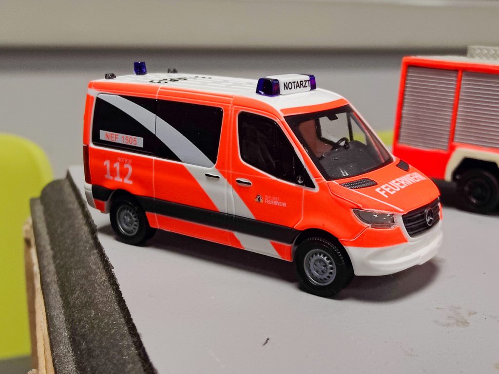 Mercedes-Benz Sprinter lægebil. Berliner Feuerwehr, station Urban. Modelbyg: Jesper Lind Arpe. Foto: Tony Frimodt