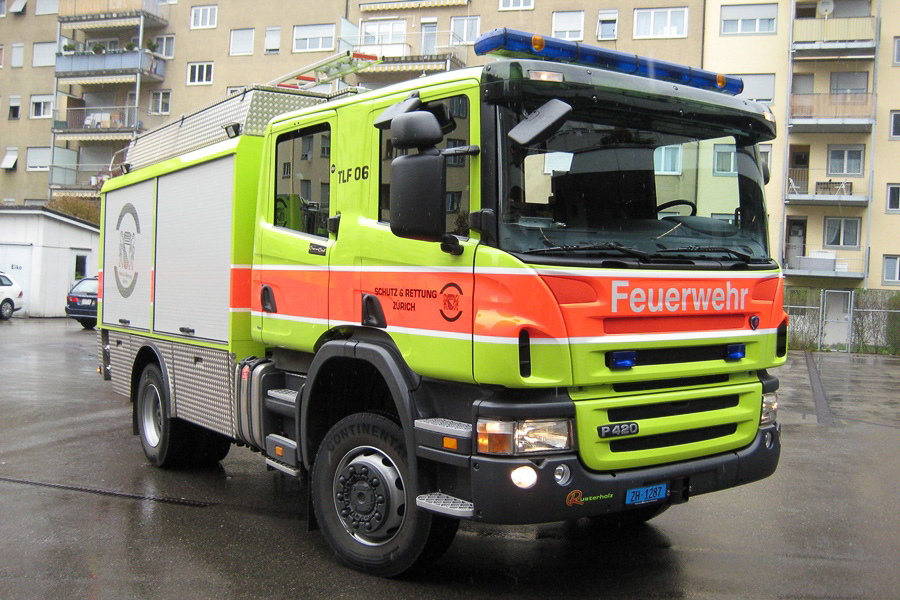 TLF 06, fra brandvæsenet i Zürich, med den karakteristiske lemongrønne farve, der siden  1989 har været et krav til brand- og redningskøretøjer i Zürich. Foto: Jesper Lind Arpe