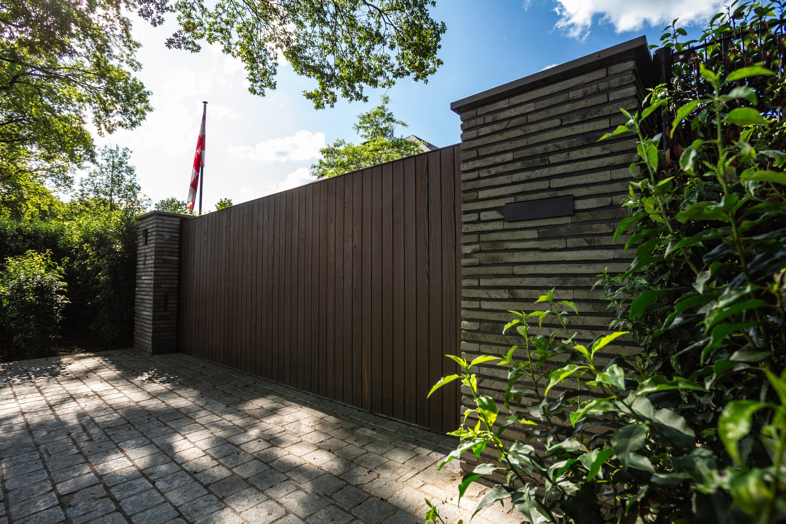 Houten poort in stijl