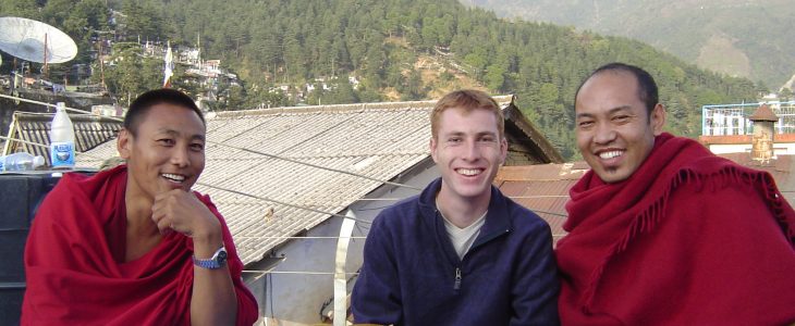 india-dharamsala-mcloedganj-tibetan-monks