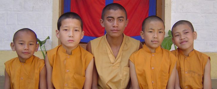 india-dharamsala-mcloed-ganj-monks