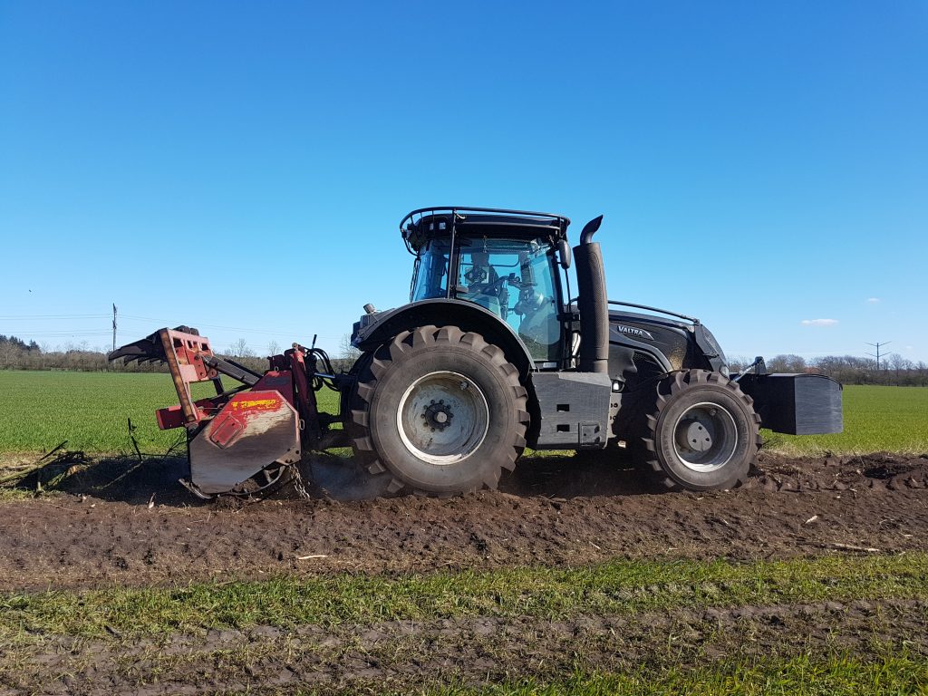 Grenknuser Valtra S374