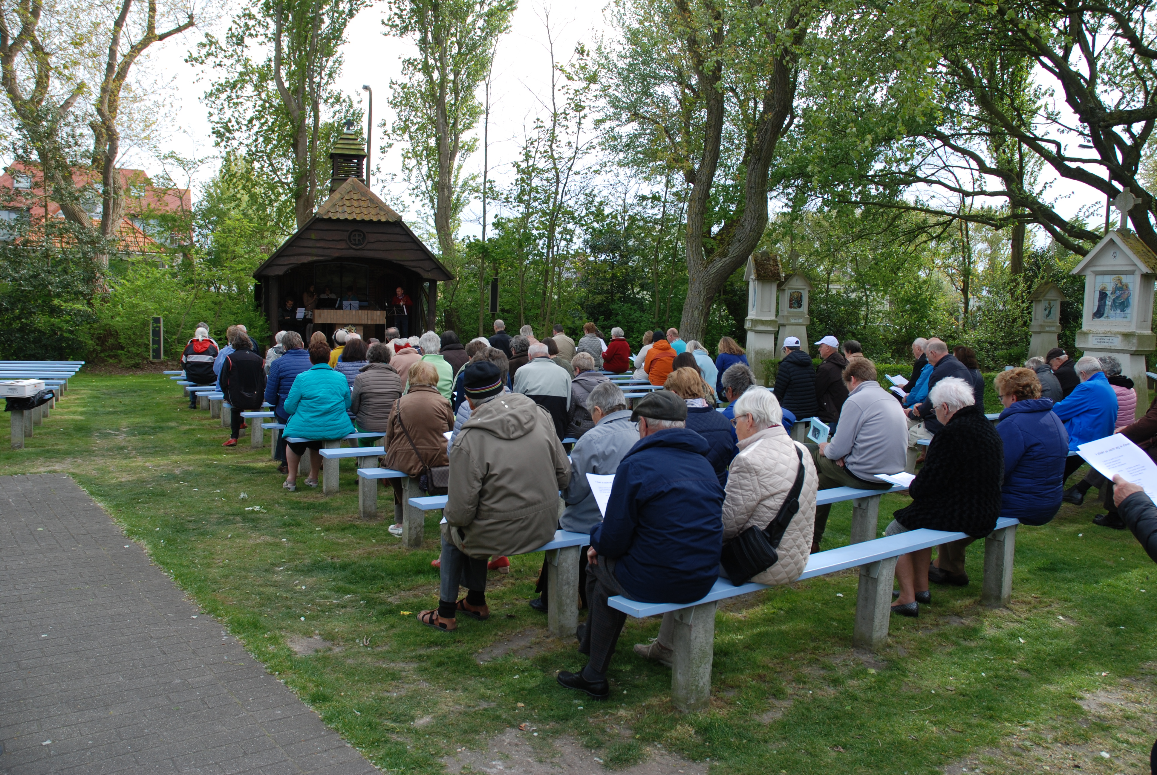 Geslaagde start van de Mariamaand in de Visserskapel