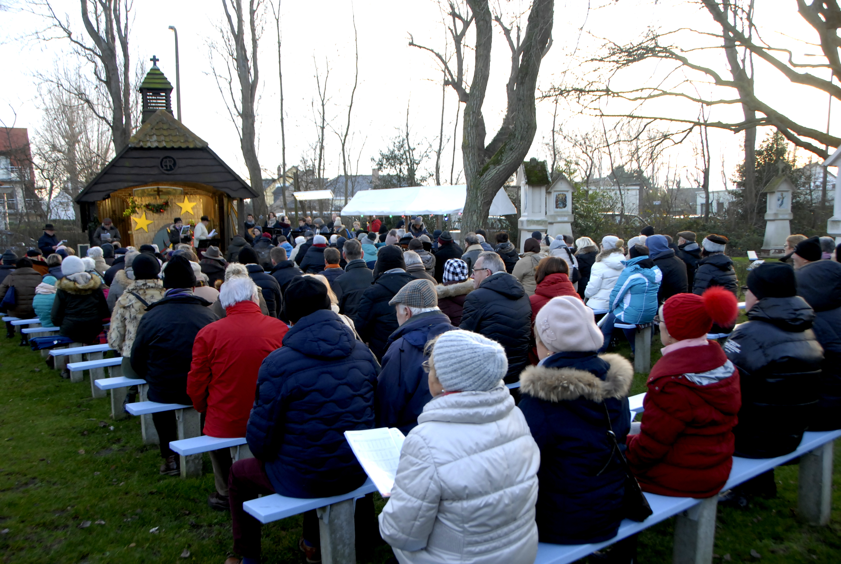 Kerstsfeer rond de stal