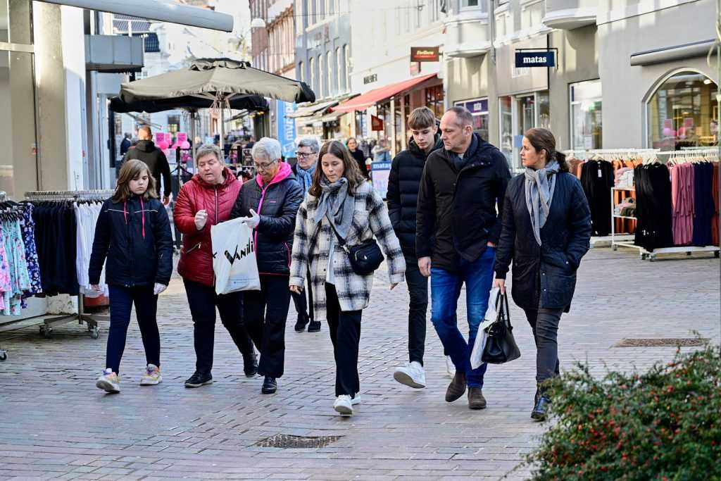 viborg-trodser-corona-travlhed-i-gaagaden