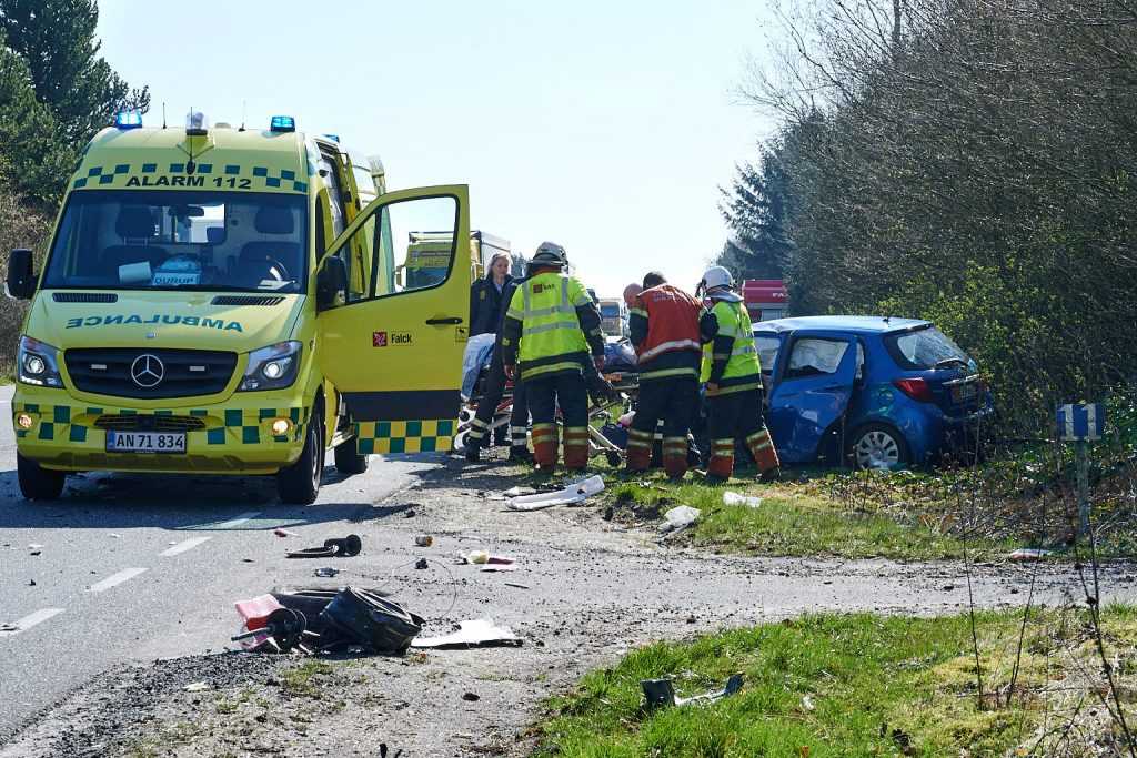 70-årig i frontalsammenstød med lastbil