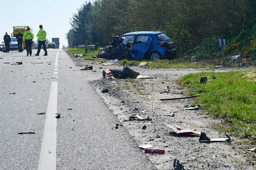 70-årig i frontalsammenstød med lastbil