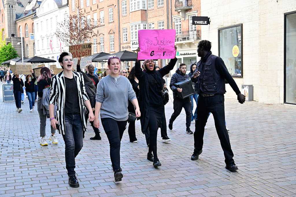 Fire teenagere arrangerede Black Lives Matter-demonstration i Viborg