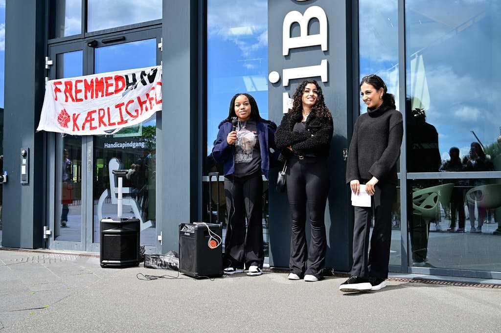 Fire teenagere arrangerede Black Lives Matter-demonstration i Viborg