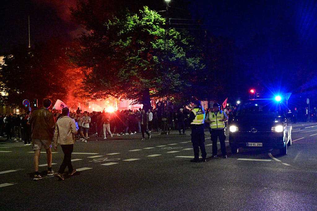 AGF-fans fejrer bronzemedalje på Rådhuspladsen