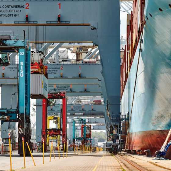 Nærbillede af containerkraner hos APM Containerterminal Fotograf Aarhus