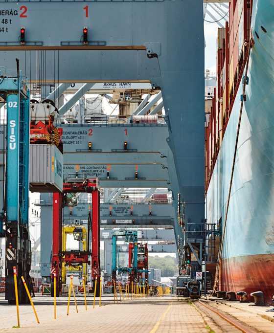 Nærbillede af containerkraner hos APM Containerterminal Fotograf Aarhus