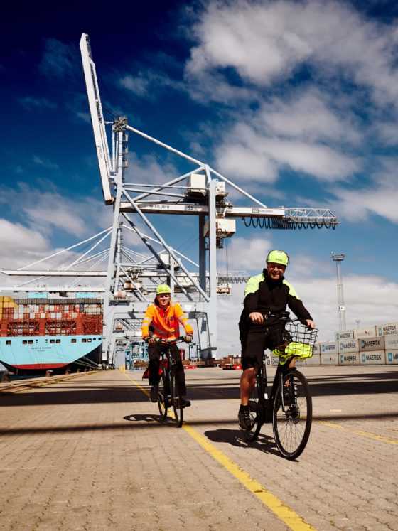 Arbejdere på APM Containerterminal Aarhus (opgave for Aarhus Havn)