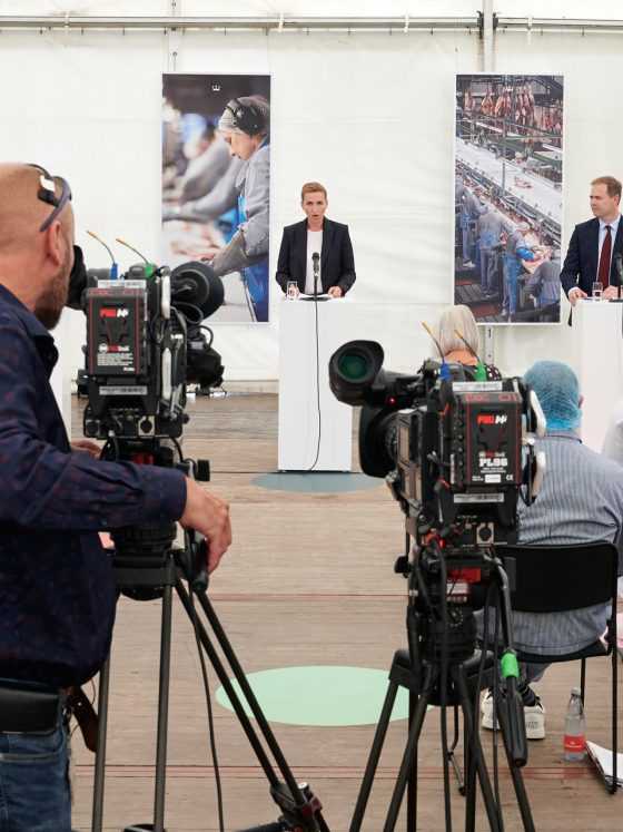 Statsminister Mette Frederiksen, finansminister Nicolai Wammen, skatteminister Morten Bødskov og beskæftigelsesminister Peter Hummelgaard under en pressekonference i Horsens.